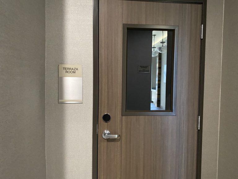 1階にはちょっとした会議スペースもありました