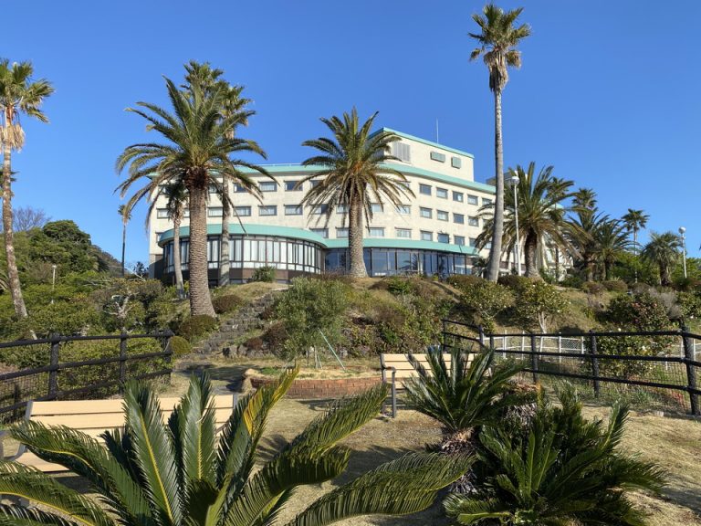 ホテル外観 海側お庭より撮影