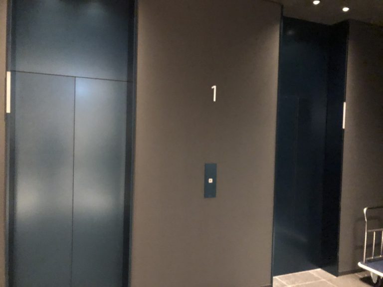 エレベーターホールフロント階