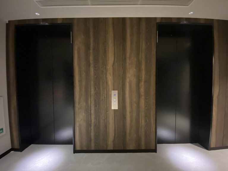 エレベーターホールフロント階
