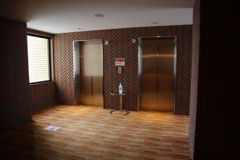 エレベーターホールフロント階