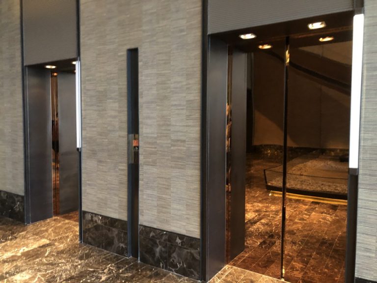 エレベーターホールフロント階