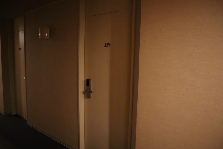 客室ドア(外観)