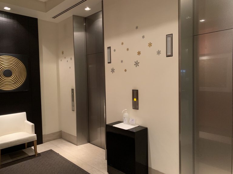 フロント横エレベーターホール