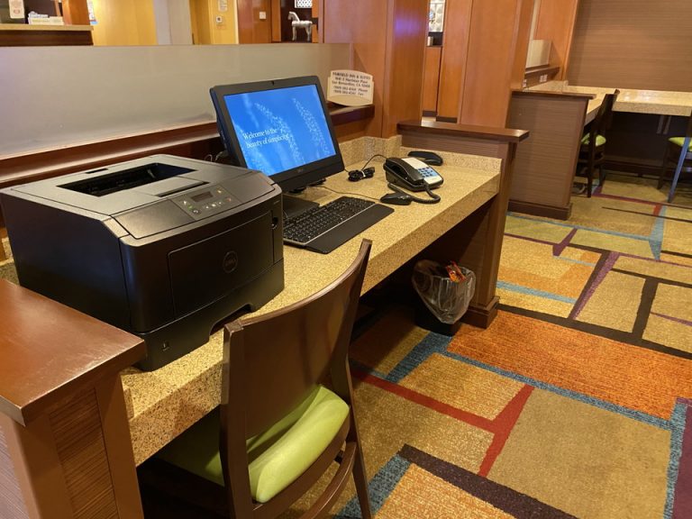 フロント前にはオフィスコーナーもありました