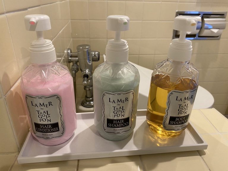 バスルーム内 シャンプー(1)