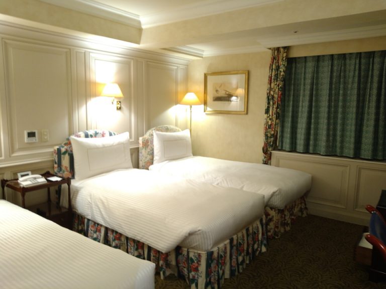 客室全体(窓際方向)