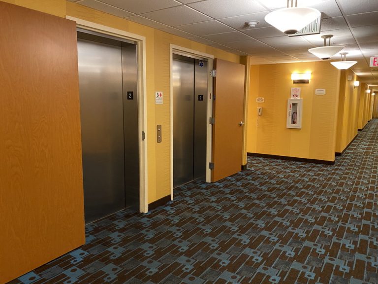 2階エレベーターホール