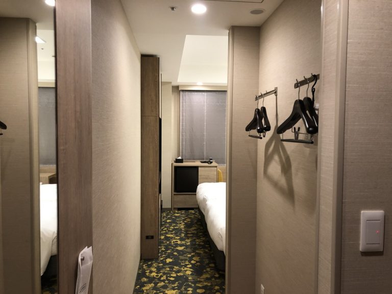 客室全体(窓際方向)