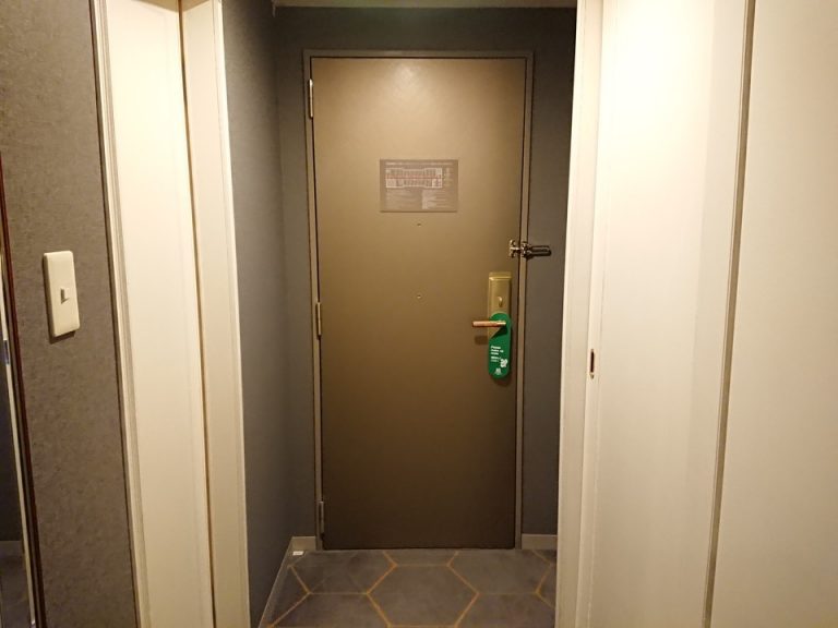 客室入口内観ドア