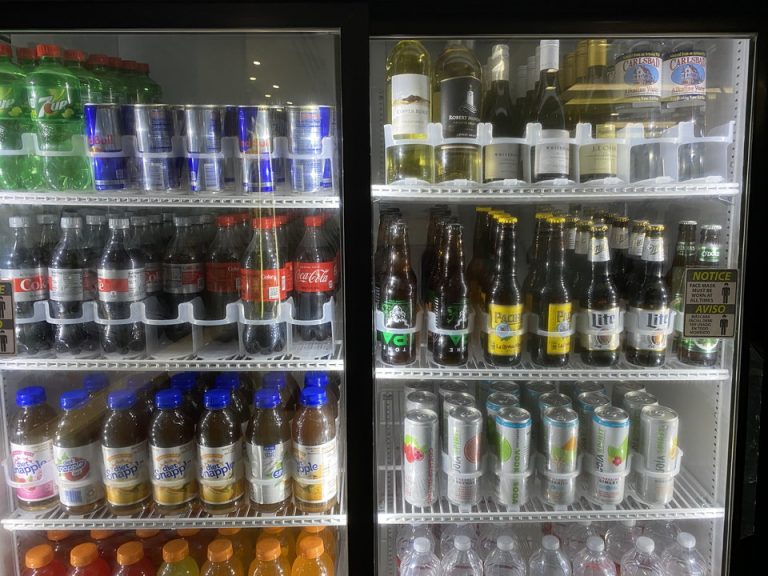 1階のマーケットにはソーダ類に加えてワインビールなどもありました