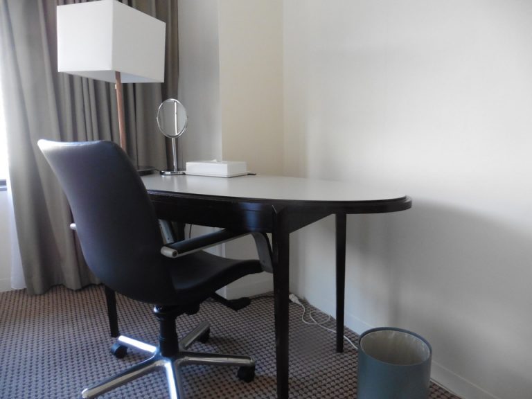 大きめのデスクもあります