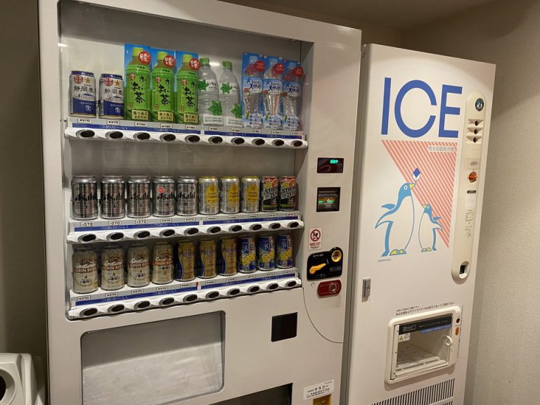 ホテル1階 コインランドリー 自動販売機 製氷機(2)