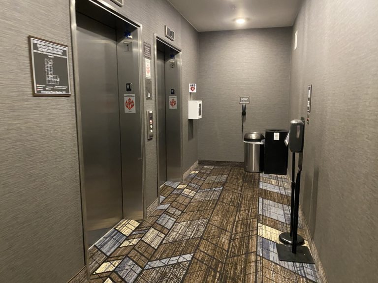 1階エレベーターホール