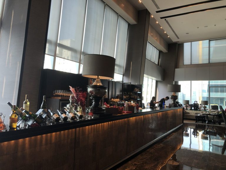 レストラン入り口