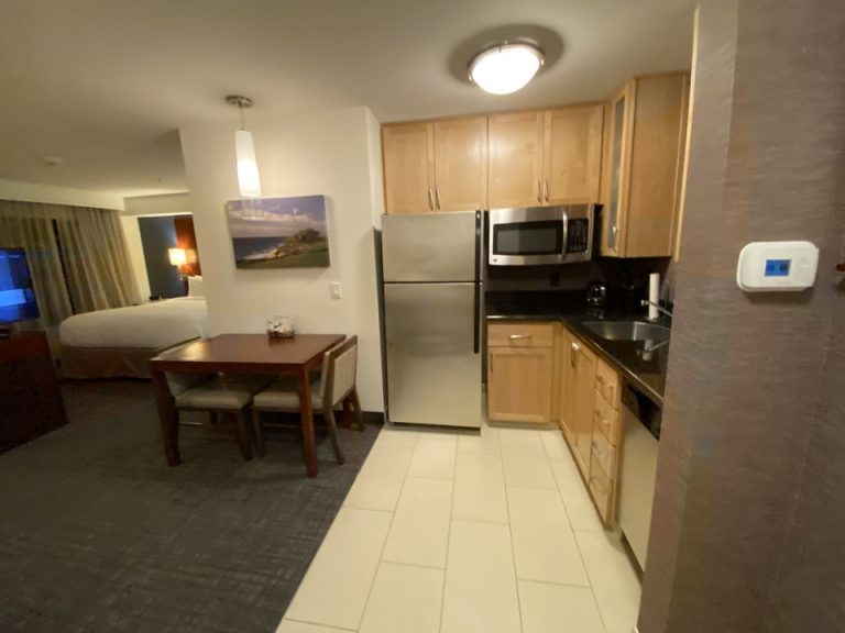 入口入るとこのように広々と