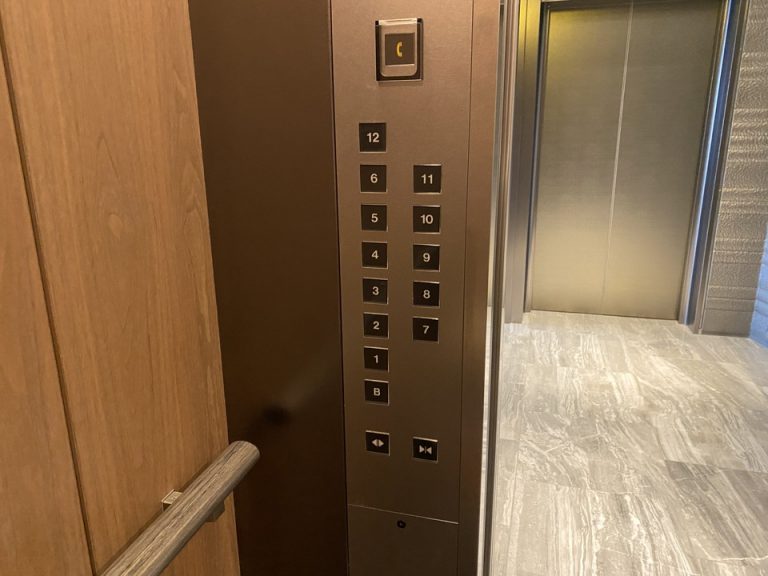エレベーターボタン