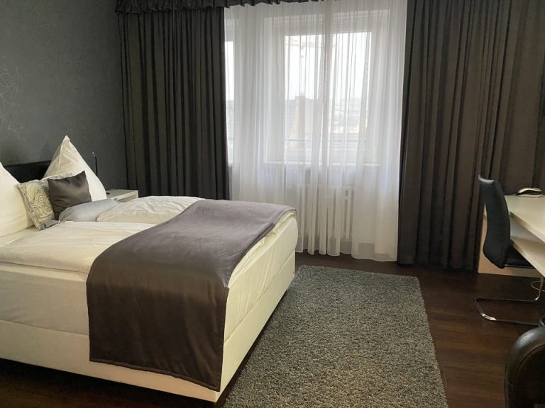 客室全体(窓際方向)1