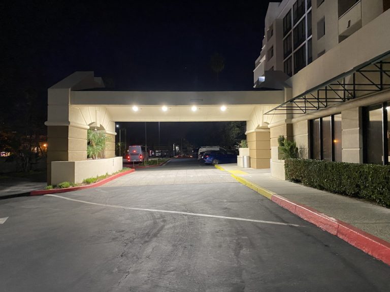 チェックイン時にはNight Shiftのメディカルバスが止まっていました