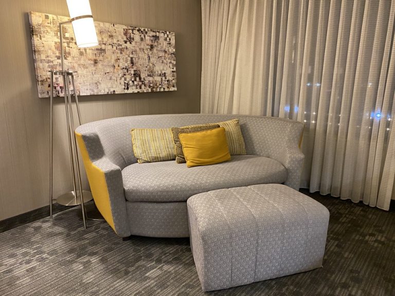 ソファは新品っぽかったです