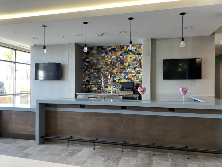 コロナで営業はしていませんでしたがバーがあるようでした