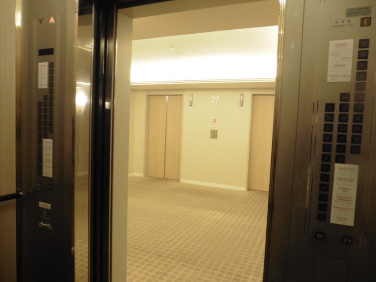 クラブフロアへはカードキーが必要です