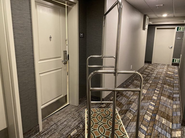 ドアの前までこのようにカートで荷物をはこびました