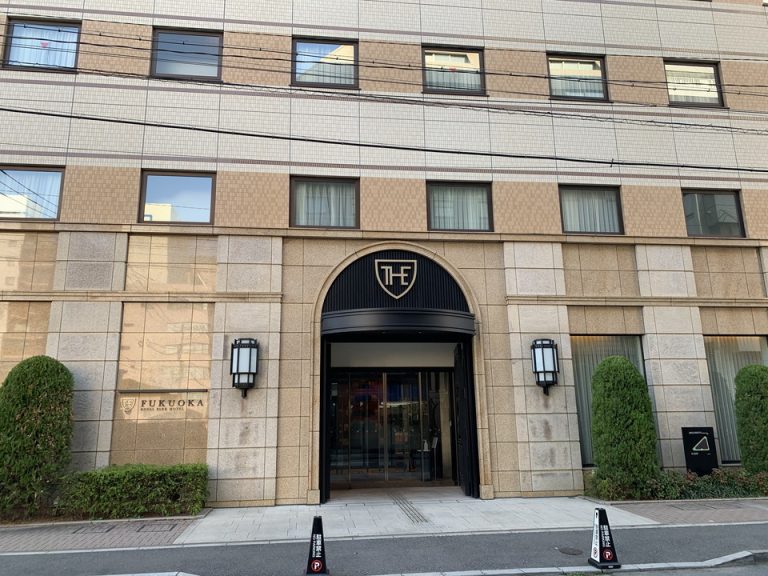 正面(引き)