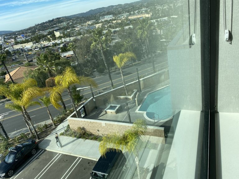 客室扉は開放で期待タイプでした