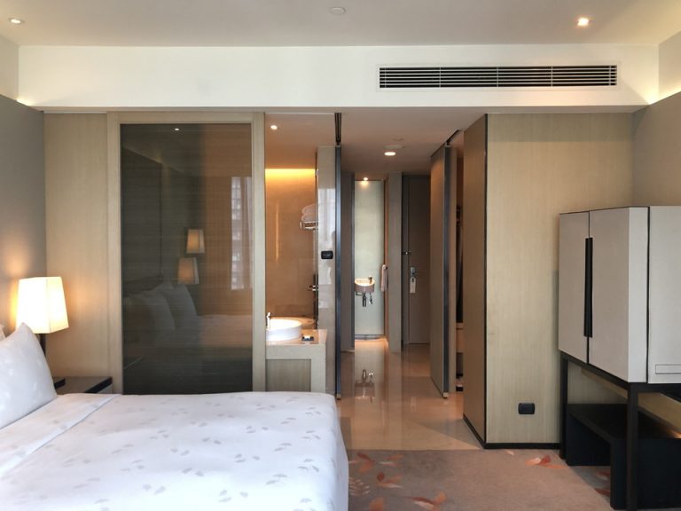 客室全体(入口方向)