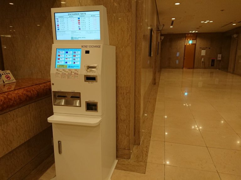 フロント横の外貨両替機