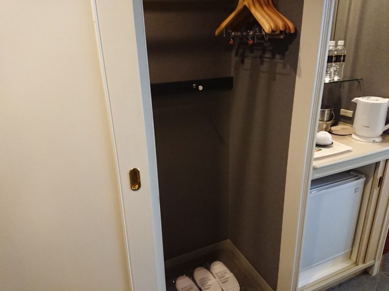 クローゼット(開けた状態右側)