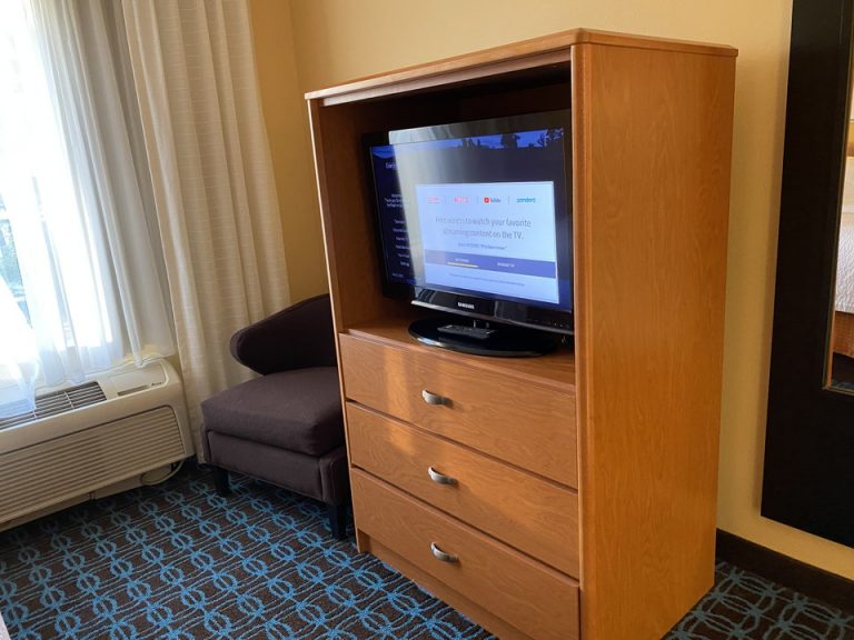 寝室側にもテレビがありました