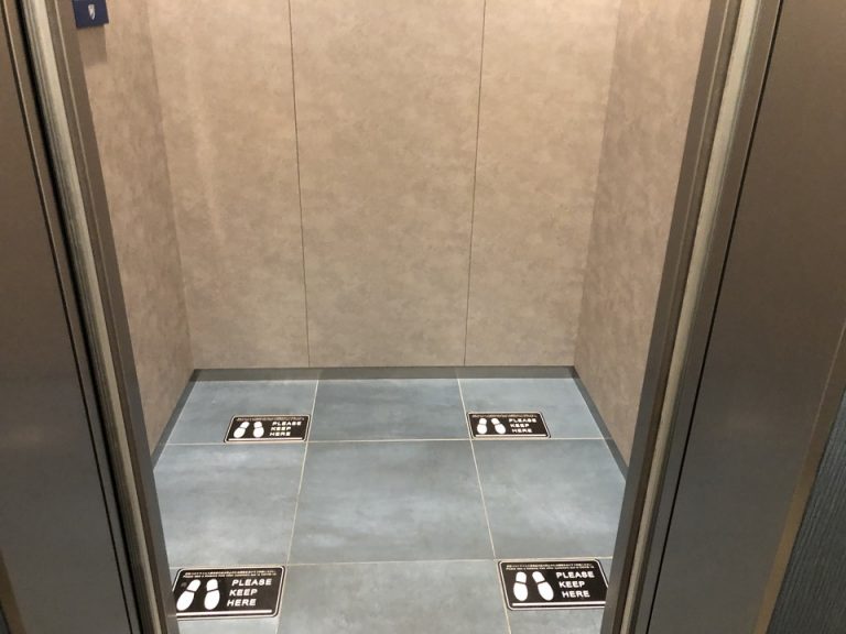 エレベーター内観