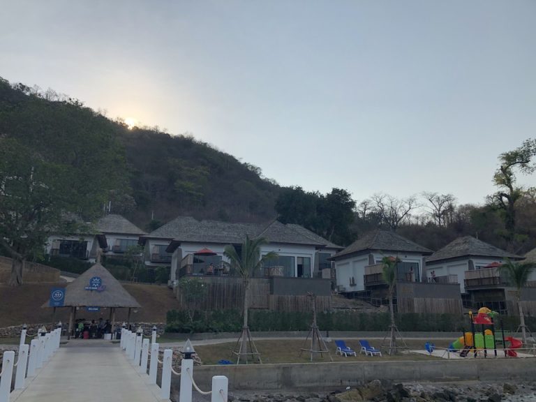 建物全体2(シーチャン島 側)