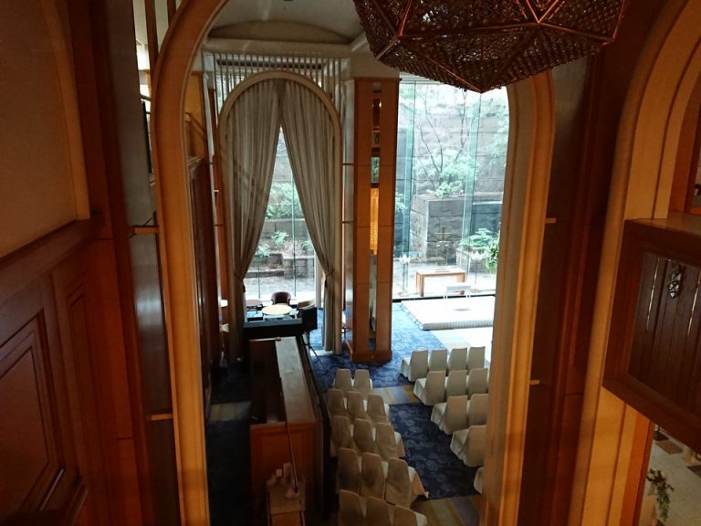 1階ラウンジチボリのガーデン挙式