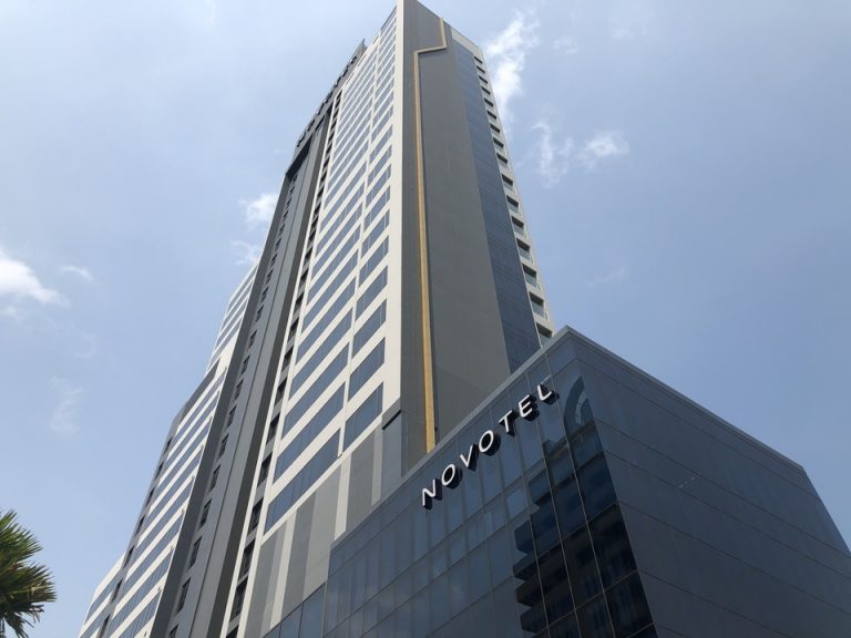 建物全体(シラチャ側)