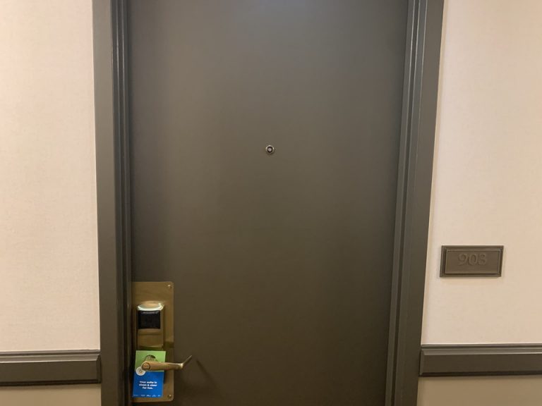 客室入口外観ドア