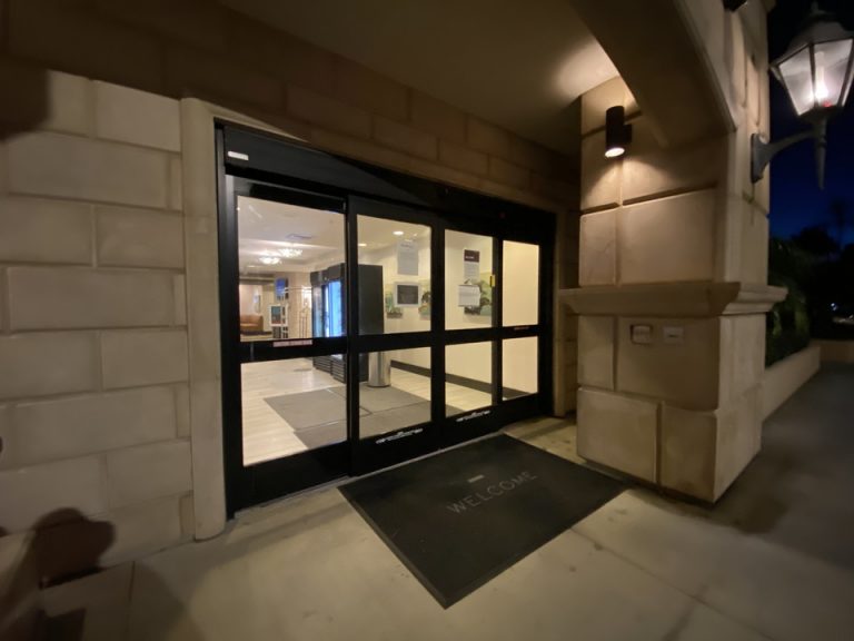 フロントは鍵でアクセスになっていました