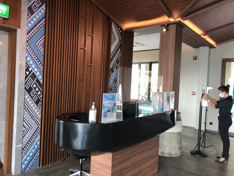 フロントカウンター