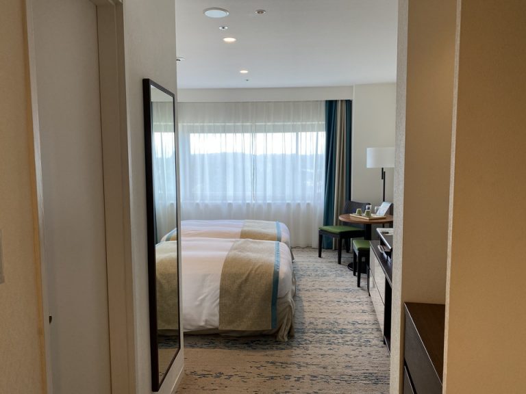 入り口から窓方向