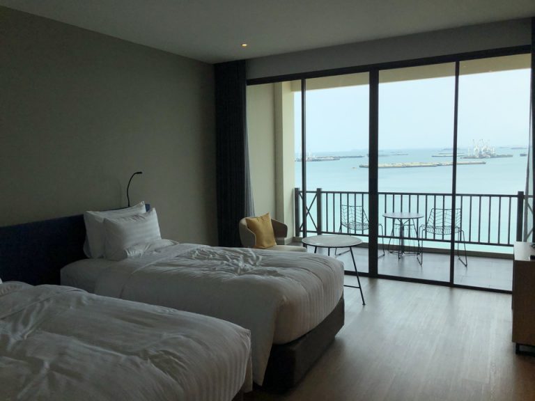 客室全体(窓際方面)