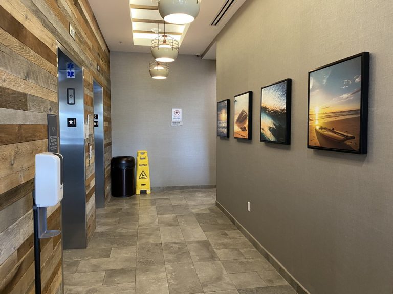 一階エレベーターホール