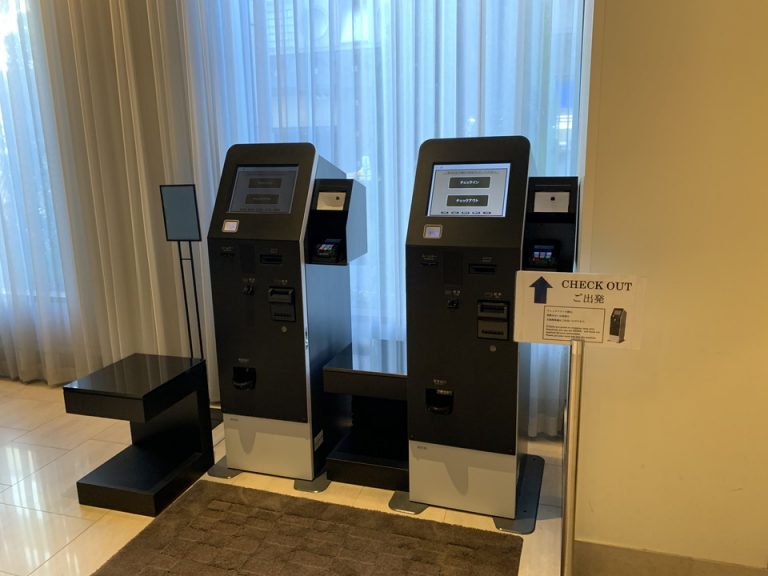 自動チェックイン機