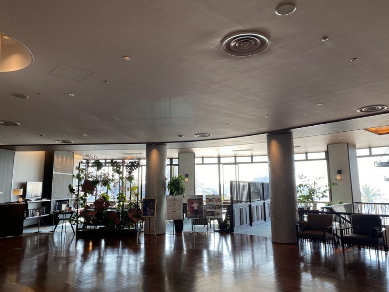 フロントロビー階 ラウンジ方向