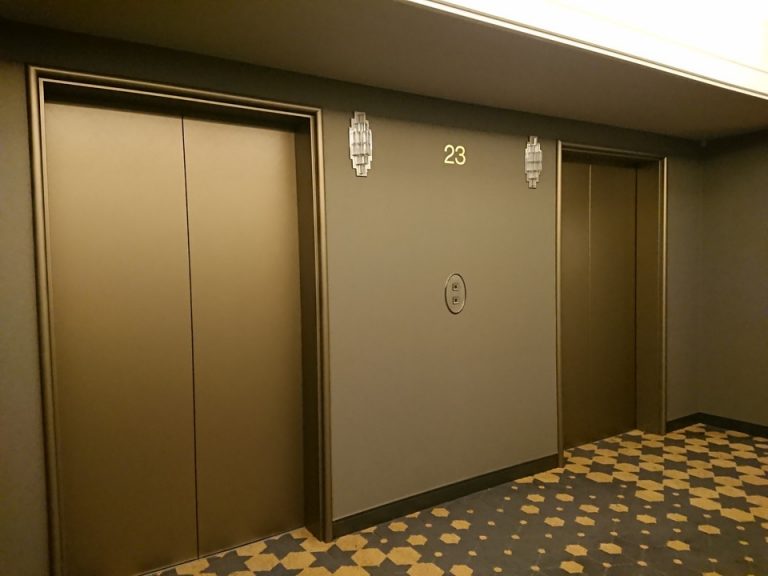 エレベーター客室階外観