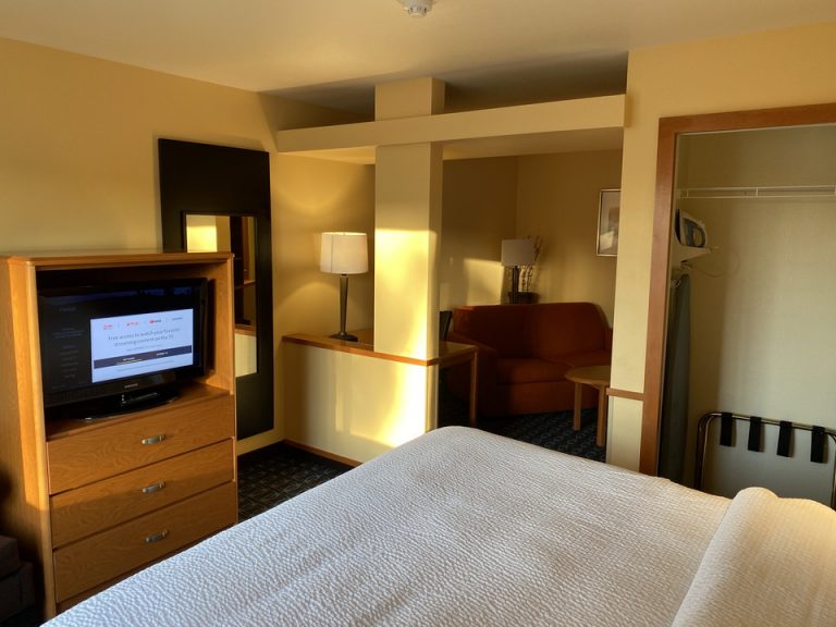 夕暮れ時には良い日差しが入ってきていました