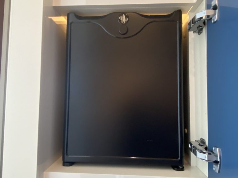 冷蔵庫(閉じた状態)