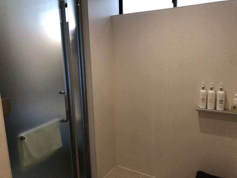 バスルーム内から入口