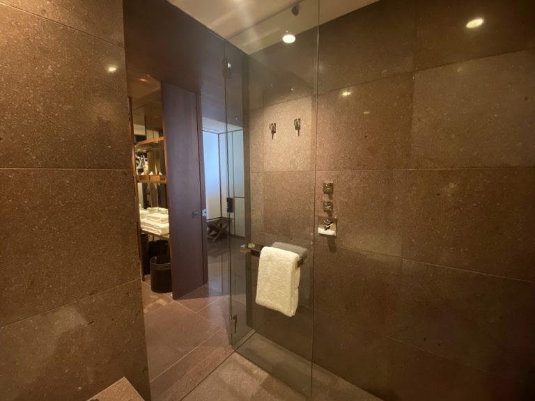 バスルーム内から入口